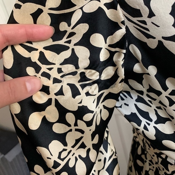 Donna Ricco Black and Ivory Silk Floral Wrap Dress - Picture 5 of 11